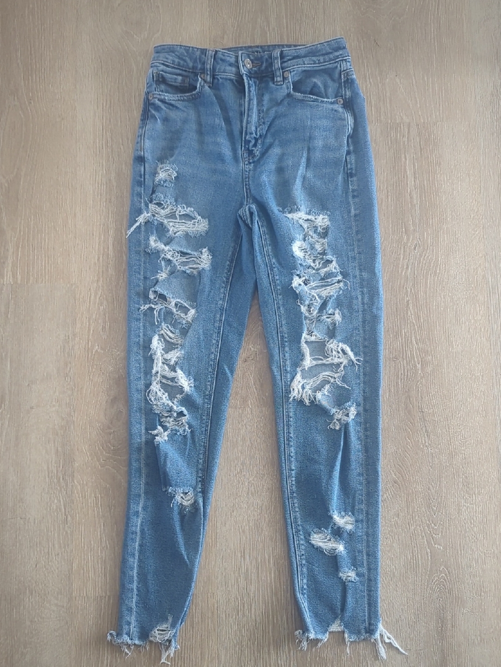 American Eagle Outfitters Distressed Jeans in Blue